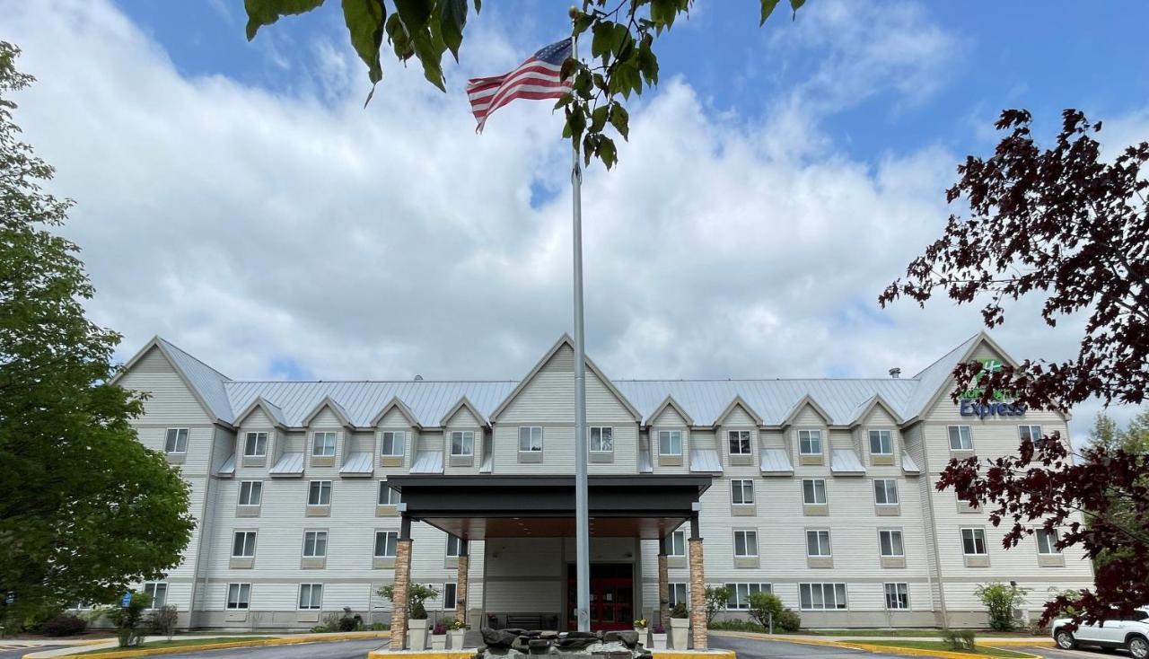 Holiday Inn Express & Suites - Lincoln East - White Mountains, An Ihg Hotel Exterior photo